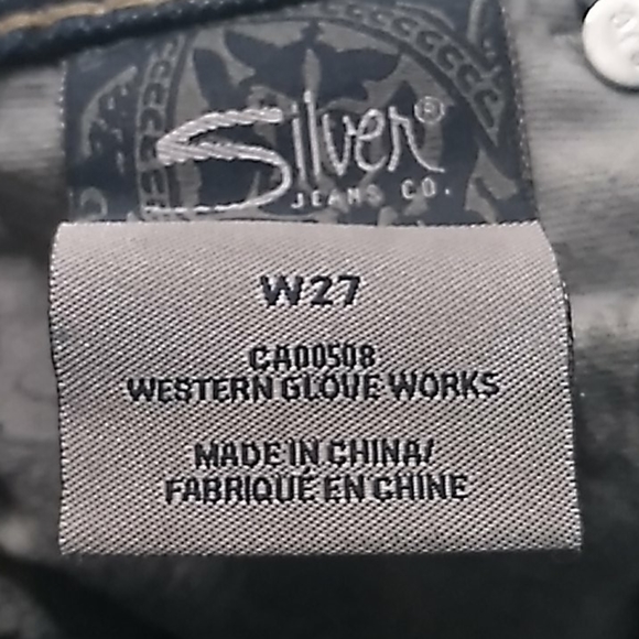 Silver Tuesday Dark Wash Capri Blue Jeans - Picture 4 of 10